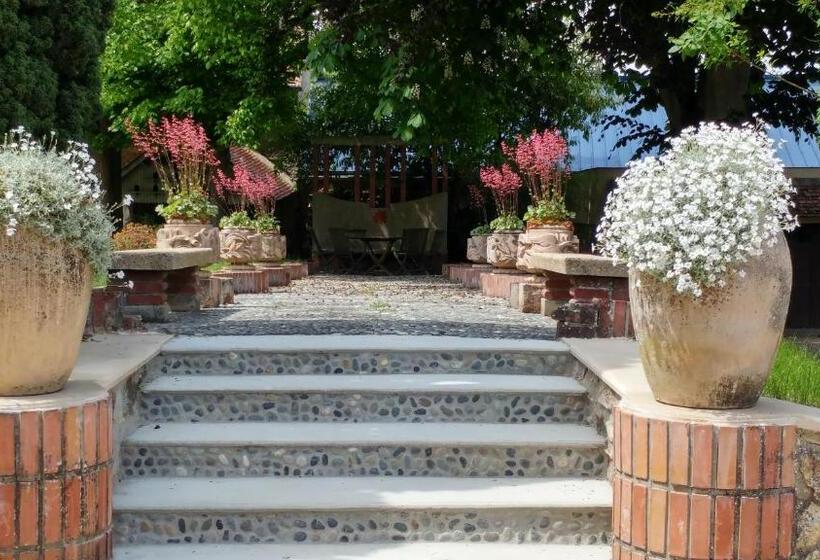 غرفة قياسية, La Closerie