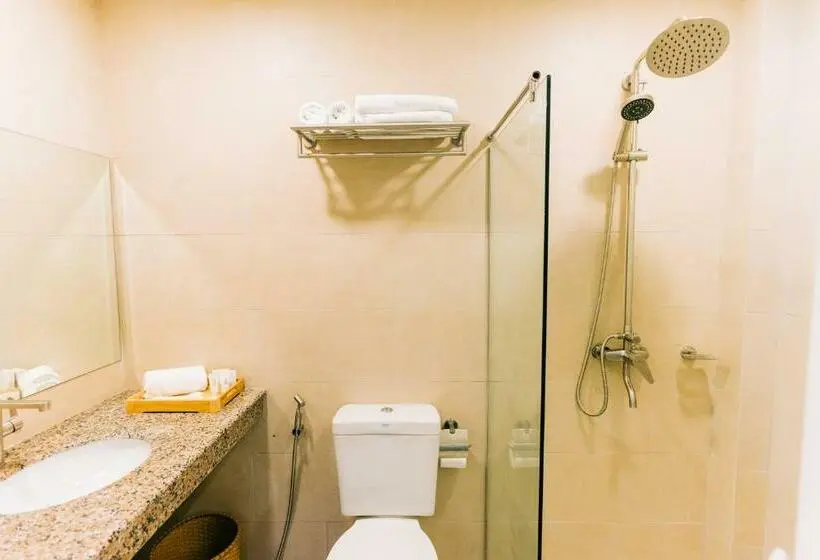 اتاق لوکس با بالکن, Holiday Suites Port Barton