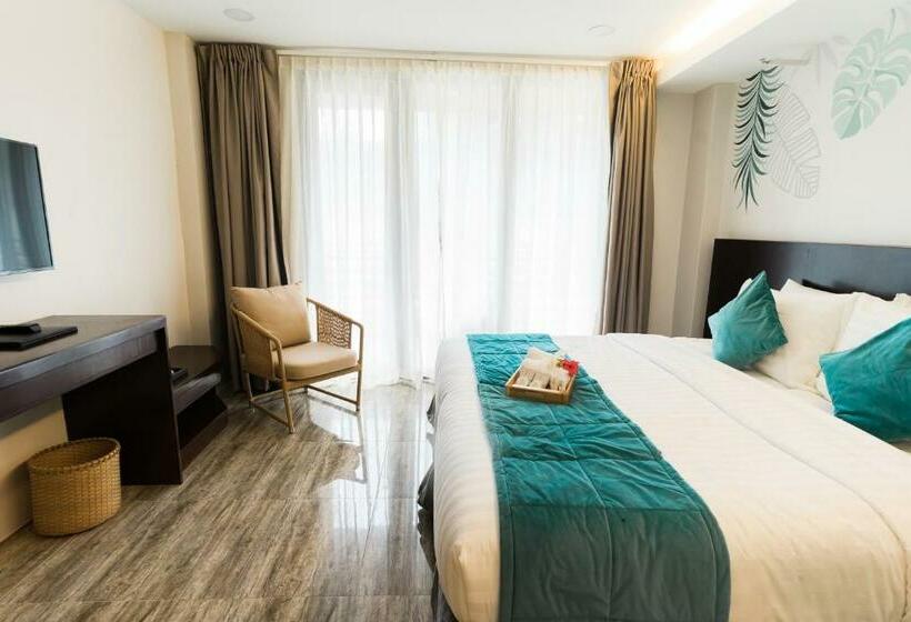 اتاق لوکس با بالکن, Holiday Suites Port Barton