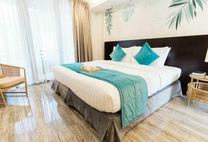اتاق لوکس با بالکن, Holiday Suites Port Barton