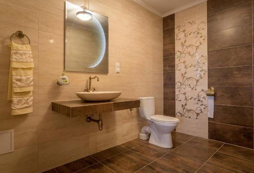 Четырехместный Номер Стандарт с Балконом, Podhalanski Dworek Z Jacuzzi