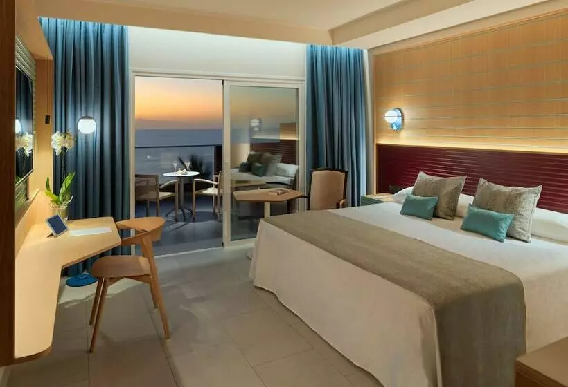 سوییت جونیور, Adrián Hoteles Roca Nivaria