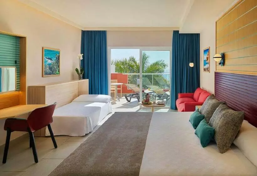 اتاق خانوادگی, Adrián Hoteles Roca Nivaria