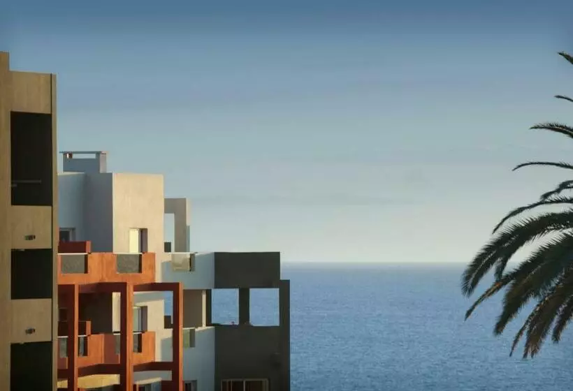 سوییت جونیور, Adrián Hoteles Roca Nivaria