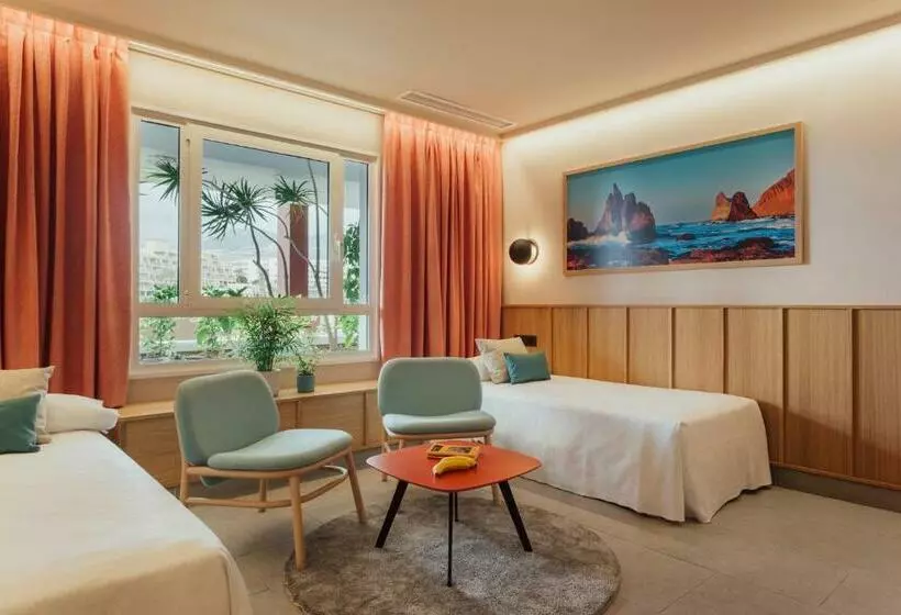 سوییت جونیور, Adrián Hoteles Roca Nivaria
