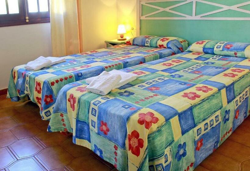 带2个卧室的公寓, Apartamentos Son Bou Gardens By Menorcarentals