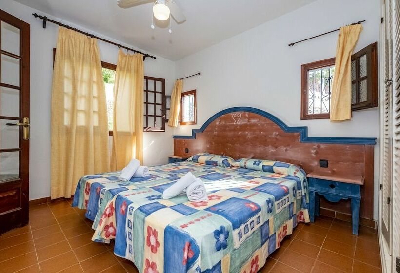 带2个卧室的公寓, Apartamentos Son Bou Gardens By Menorcarentals