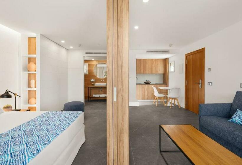 Люкс Вид на Бассейн, Bahia Suites Camp De Mar