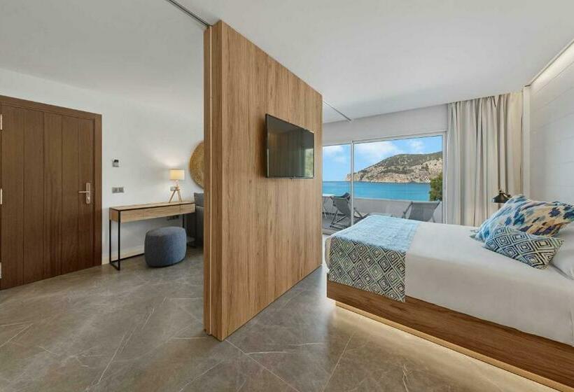 Люкс Вид на Бассейн, Bahia Suites Camp De Mar