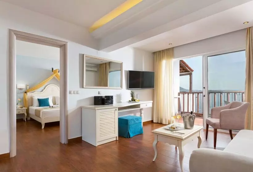 سوئیت پریمیوم 2 خوابه, Alexander Beach Hotel & Village Resort