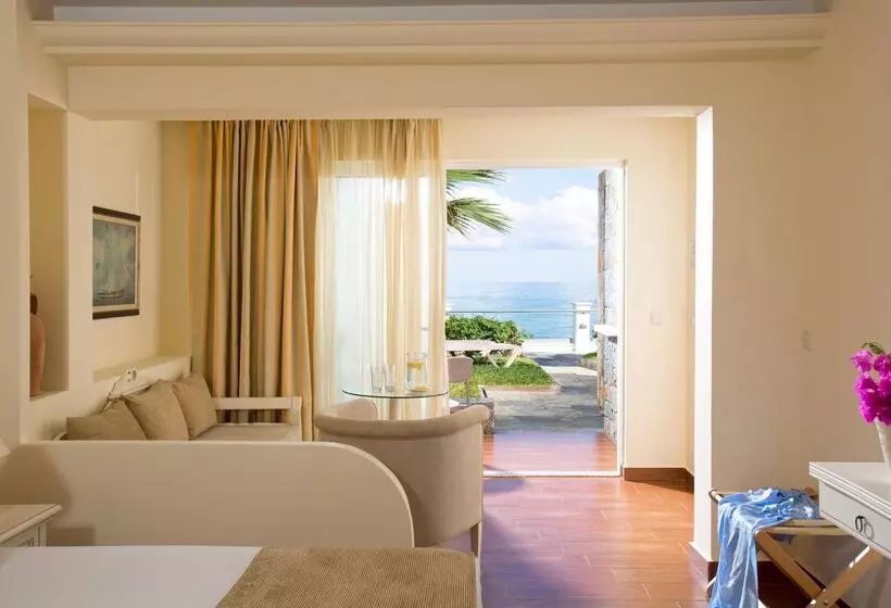 سوییت جونیور با چشمانداز دریا, Alexander Beach Hotel & Village Resort