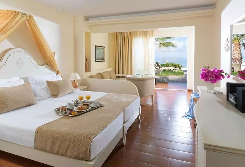 سوییت جونیور با چشمانداز دریا, Alexander Beach Hotel & Village Resort