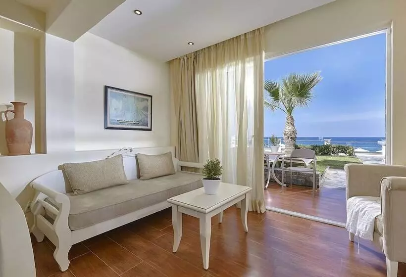 سوییت جونیور با چشمانداز دریا, Alexander Beach Hotel & Village Resort
