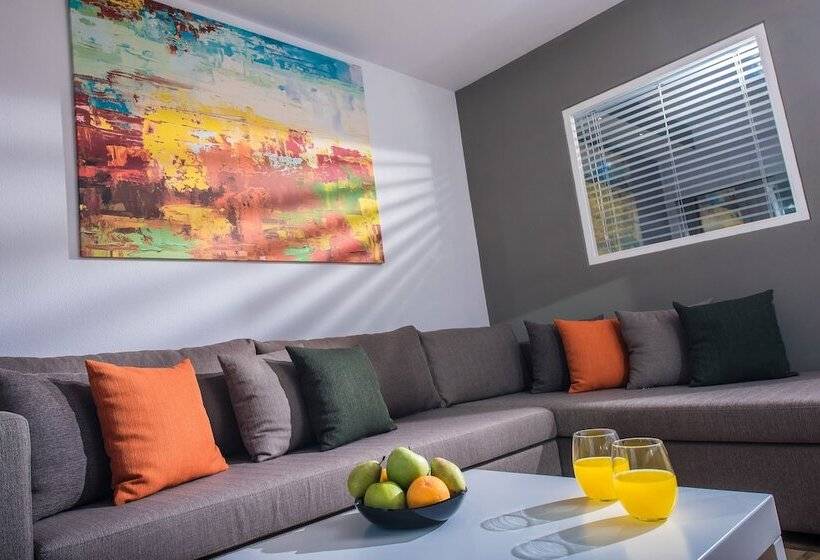 جناح جونيور, Fodele Beach Water Park Resort