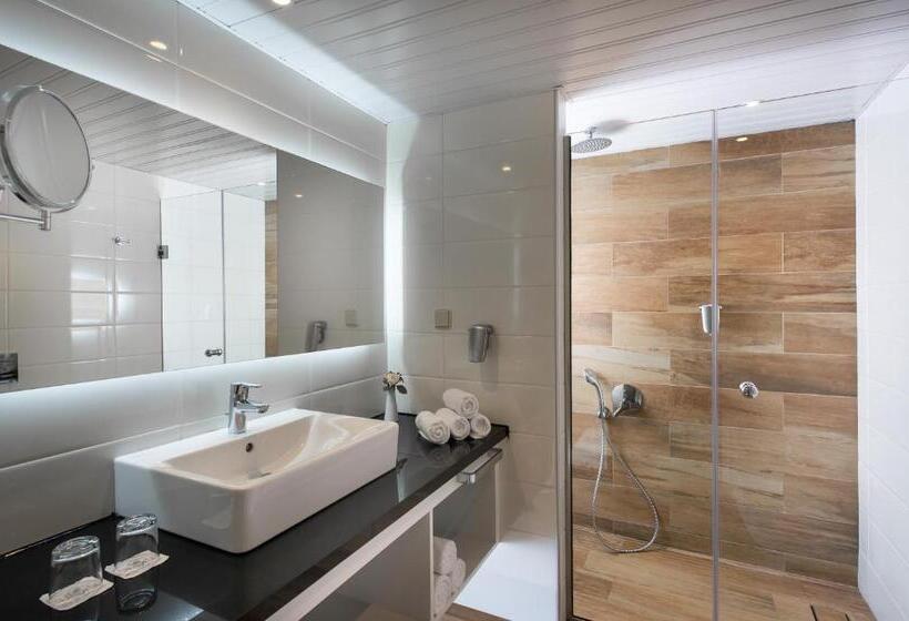 جناح جونيور, Fodele Beach Water Park Resort