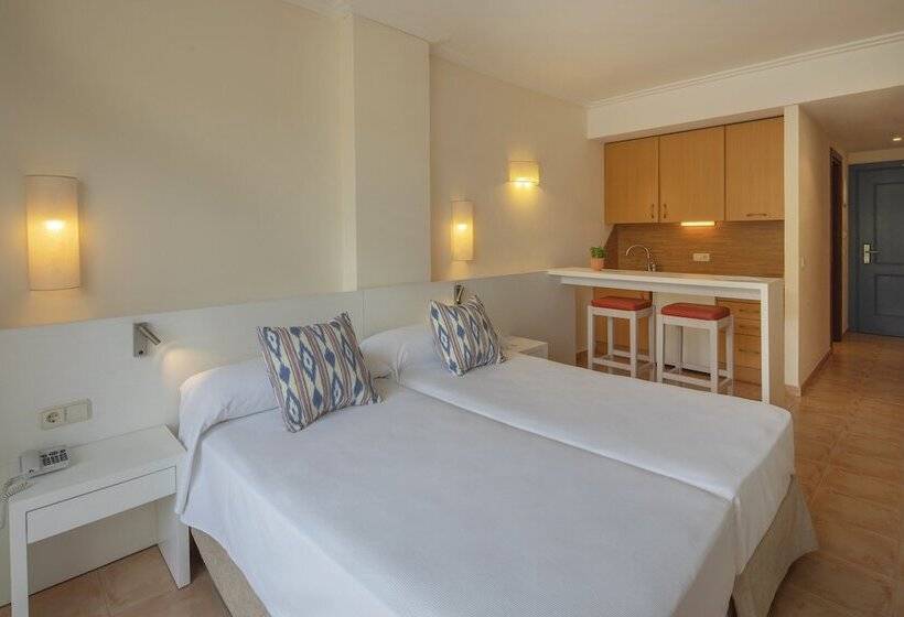 إستديو قياسى مزود بشرفة, Hm Mar Blau