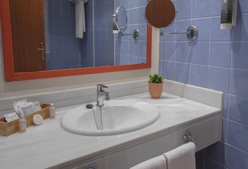 إستديو قياسى مزود بشرفة, Hm Mar Blau