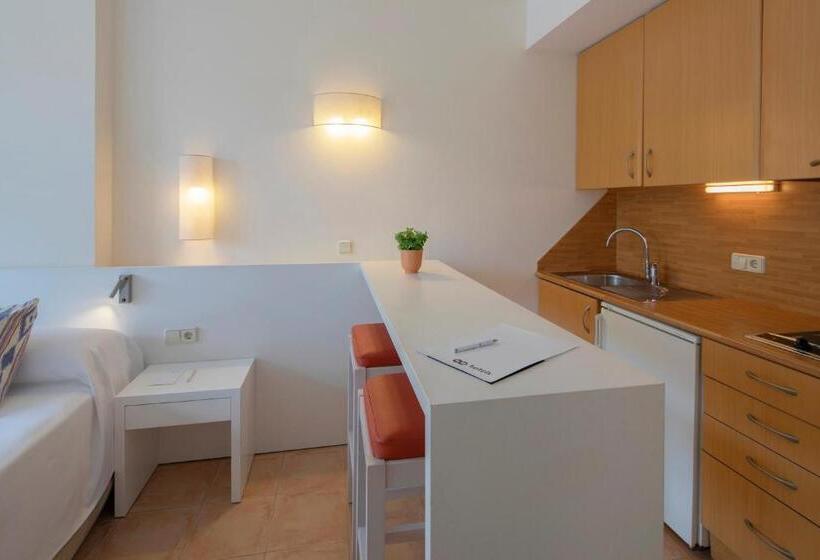 إستديو قياسى مزود بشرفة, Hm Mar Blau