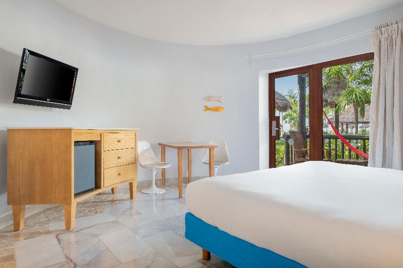 غرفة قياسية مطلّة علي حمام السباحة, Iberostar Waves Cozumel - All Inclusive