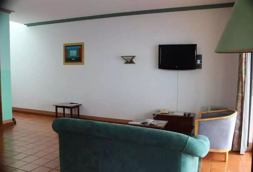 بانگلوی استاندارد, Jardim Atlantico