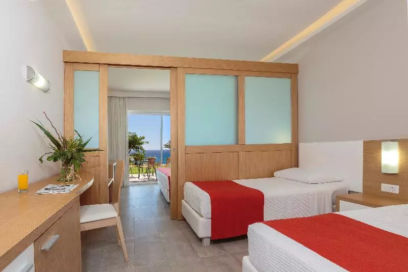اتاق خانوادگی با چشم‌انداز دریا, Rodos Princess Beach