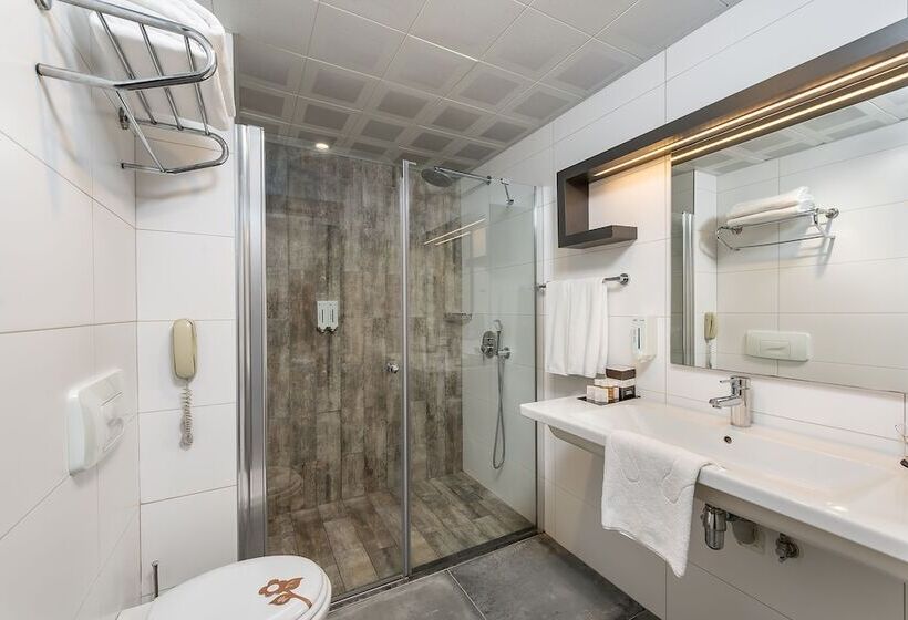 اتاق استاندارد سه نفره با چشم‌انداز کنار دریا, White City Beach Adult Only