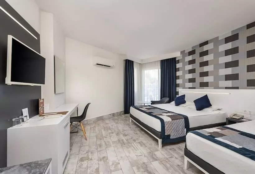 サイドオーシャンビューのトリプルルームスタンダード, White City Beach Adult Only
