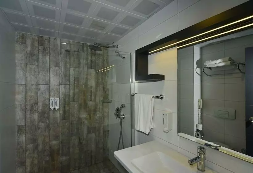 スーペリアの4人部屋, White City Beach Adult Only