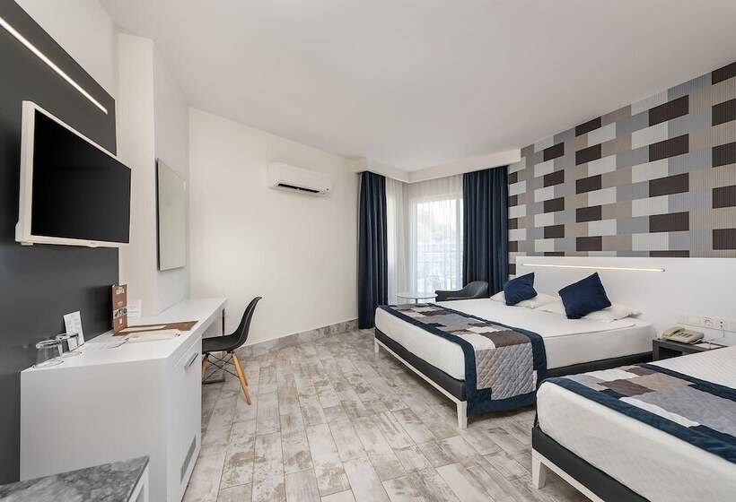 اتاق اساندارد با چشم‌انداز جانبی به دریا, White City Beach Adult Only
