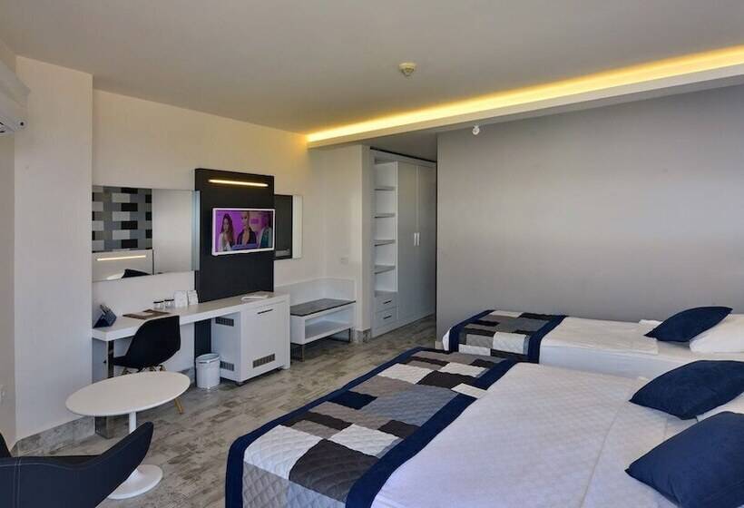 اتاق اساندارد با چشم‌انداز جانبی به دریا, White City Beach Adult Only