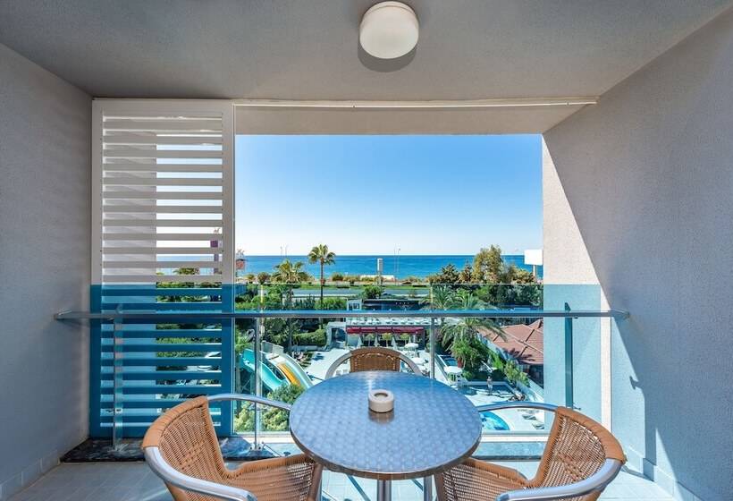 高级三人间, White City Beach Adult Only