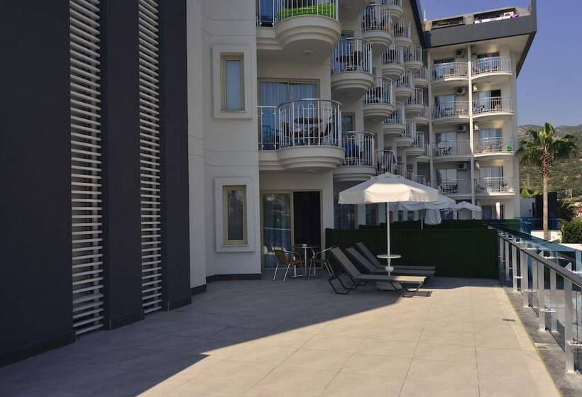 高级三人间, White City Beach Adult Only