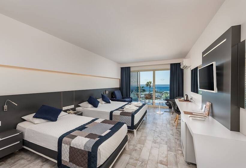 高级三人间, White City Beach Adult Only