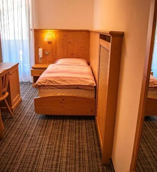 اتاق استاندارد یک نفره, Albergo Canazei