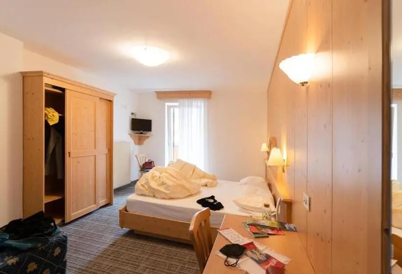 اتاق استاندارد با چشمانداز کوهستان, Albergo Canazei