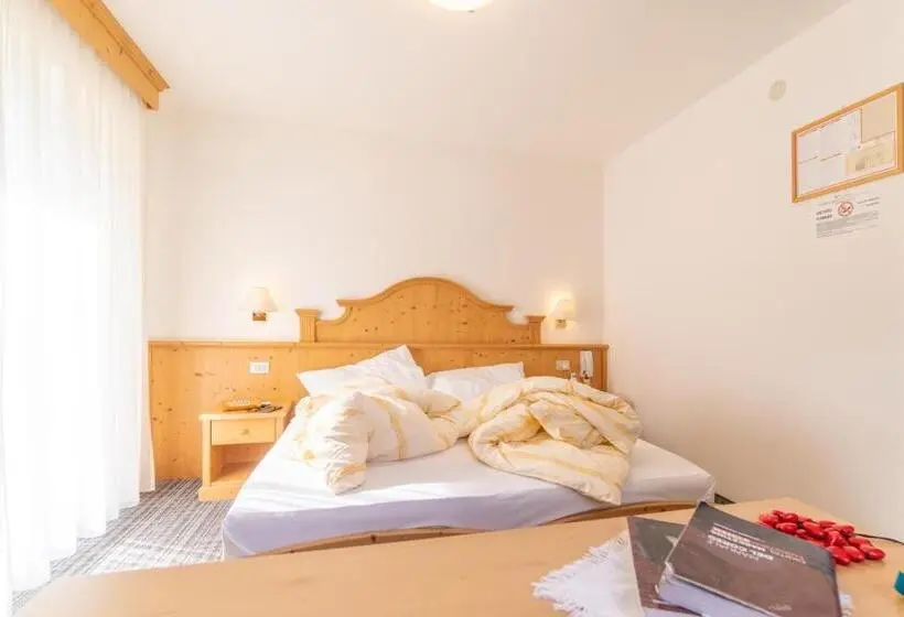 اتاق استاندارد با چشمانداز کوهستان, Albergo Canazei