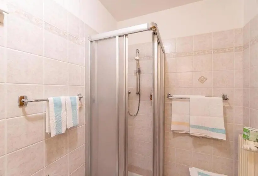 اتاق استاندارد سه نفره, Albergo Canazei