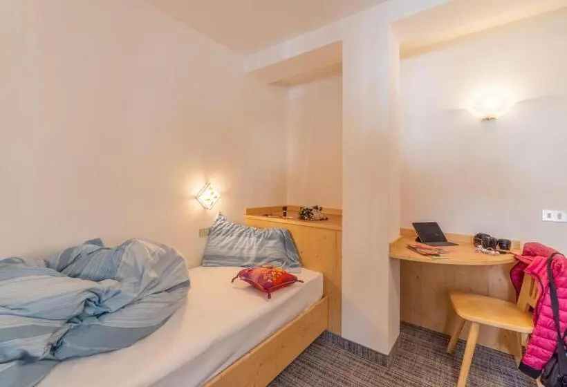 اتاق استاندارد سه نفره, Albergo Canazei