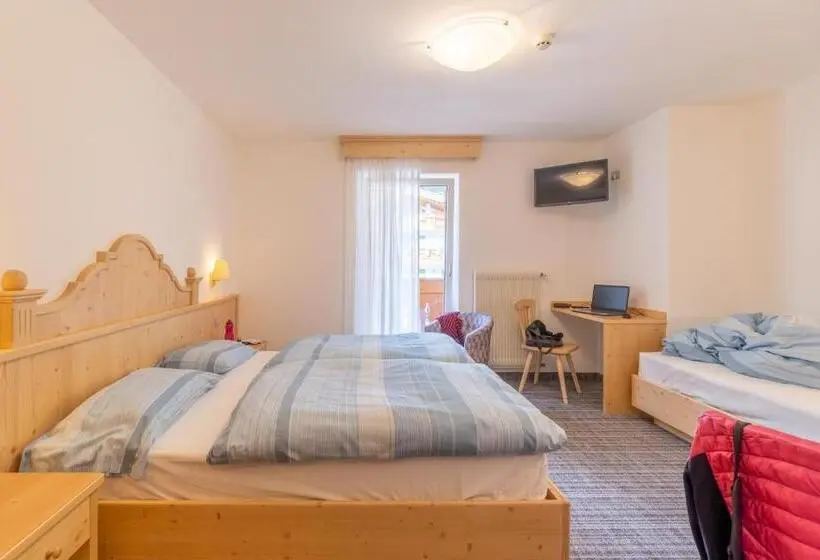 اتاق استاندارد سه نفره, Albergo Canazei