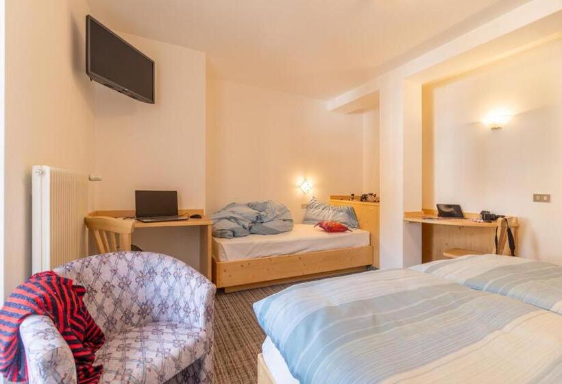 غرفة قياسية ثلاثية, Albergo Canazei