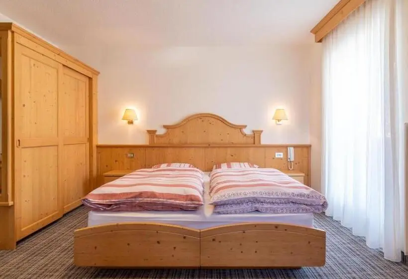 اتاق استاندارد چهار تخته, Albergo Canazei