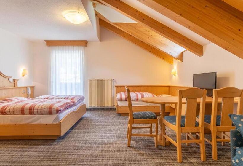 4인용 스탠다드 룸, Albergo Canazei