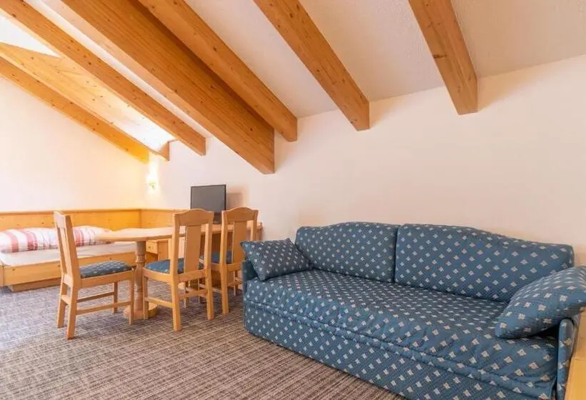 اتاق استاندارد چهار تخته, Albergo Canazei