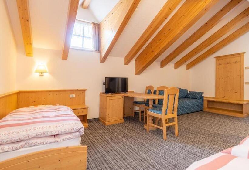 غرفة قياسية رباعية, Albergo Canazei