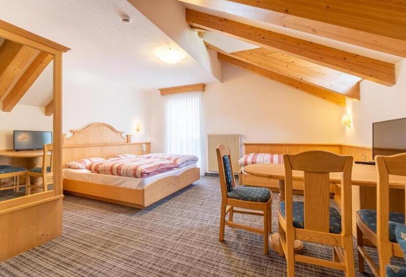 غرفة قياسية رباعية, Albergo Canazei