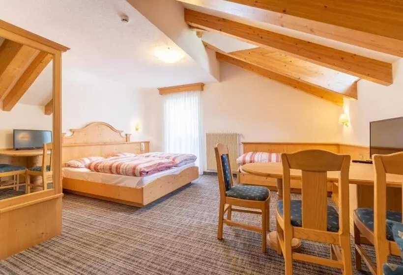 اتاق استاندارد چهار تخته, Albergo Canazei
