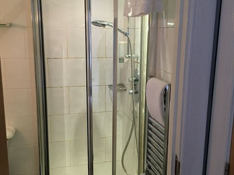 חדר סטנדרט יחיד, Artto