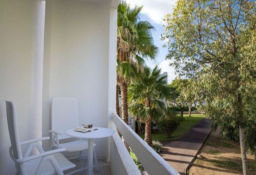 חדר אקזקיוטיב משפחתי, Flamingo