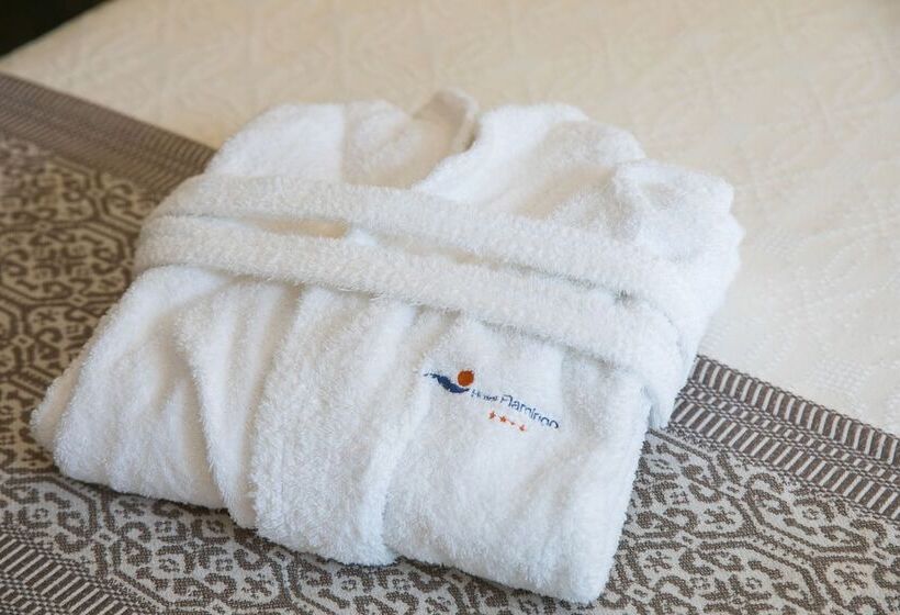 חדר אקזקיוטיב, Flamingo