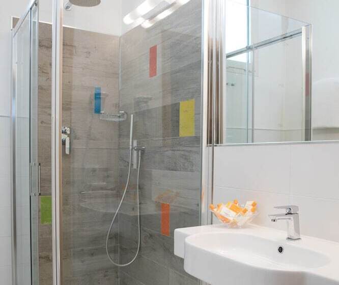 חדר אקזקיוטיב, Flamingo